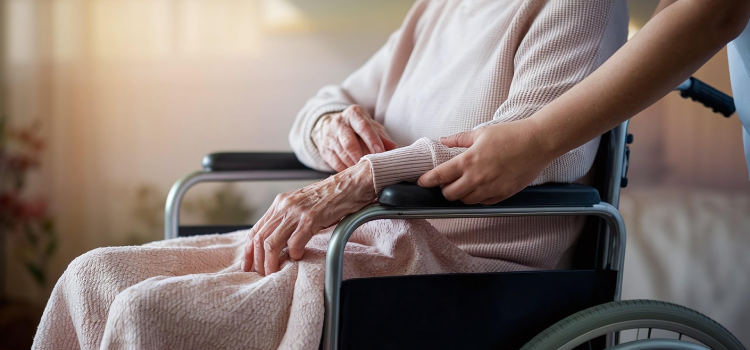 Cura degli ammalati anziani in carrozzina