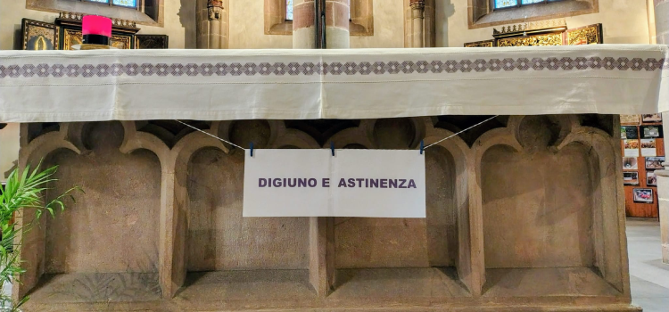 Altare Parrocchia Santo Spirito di Merano - Digiuno e astinenza